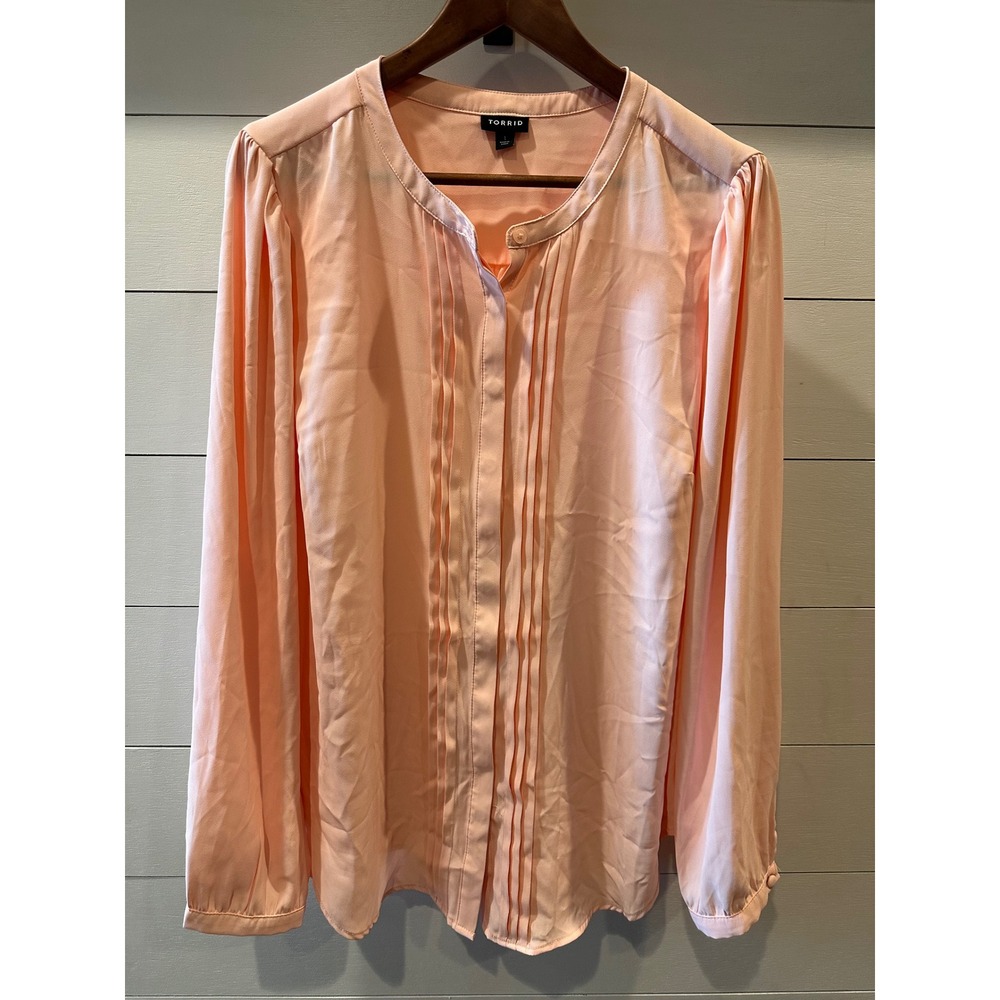 Torrid Womens Harper Peach Pink  Front Blouse Long Sleeve Size 1 Plus L/XL